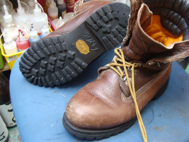 Timberland　ティンバーランドのブーツ　ミッド縫い付け　オールソール修理のサムネイル