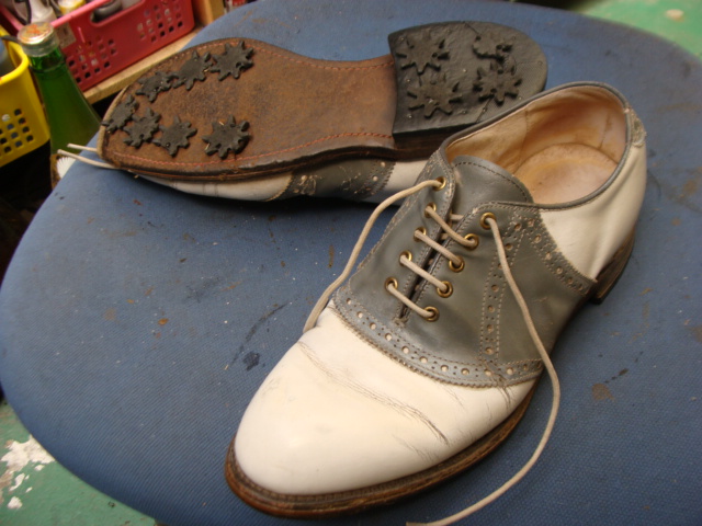 オールソール修理と金具の交換　ボストニアンゴルフシューズ　30年もの　実は私の靴のサムネイル