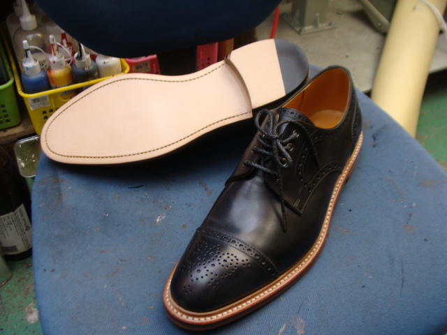 カスタム修理　Vibram#100ソール+グッドイヤーヒール　まだ新品な紳士革靴　13500円+消費税のサムネイル