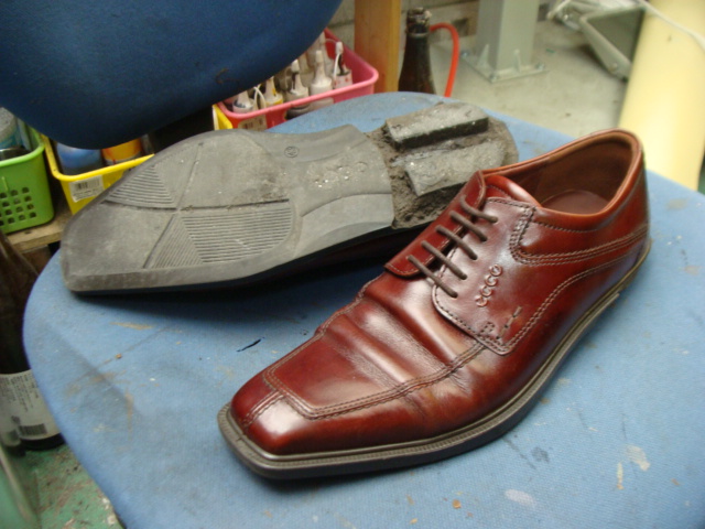 オールソール修理　　ECCO　エコー紳士革靴　加水分解のサムネイル