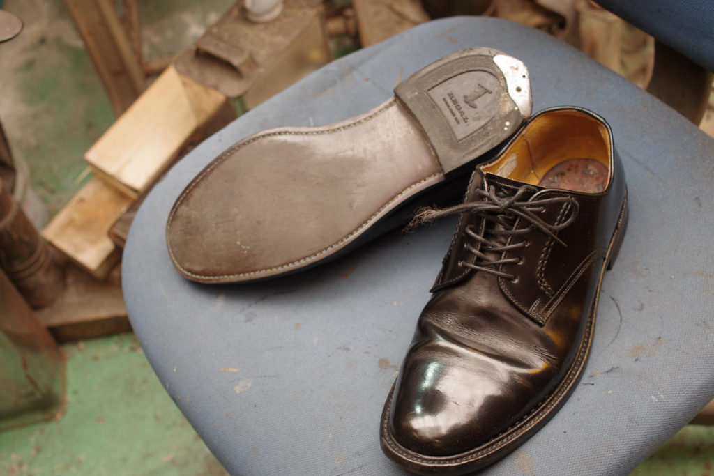REGAL　リーガル　紳士革靴　オールソール修理Vibram#430仕様　中底交換　2足いっぺんにのサムネイル