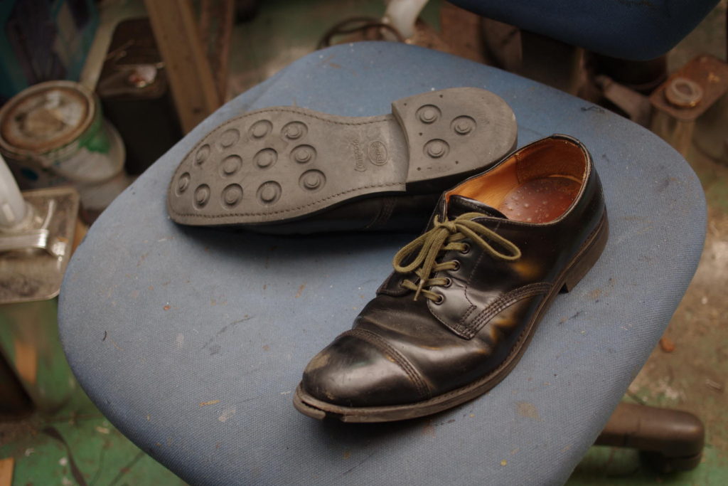 オールソール修理13500円＋消費税　Sanders　サンダース紳士革靴　ダイナイトソール仕様のサムネイル