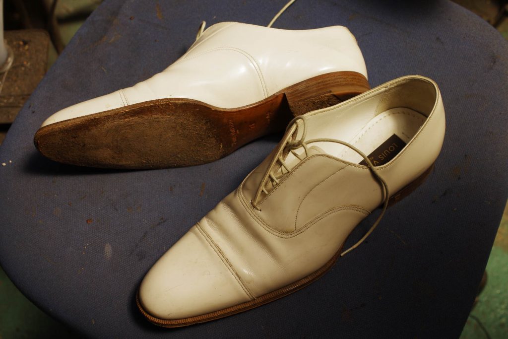 鳥取県　M様　LOUIS VUITTON　ルイ・ヴィトン　紳士革靴　オールソール修理　Vibram#1136ベージュにて　カスタム修理のサムネイル