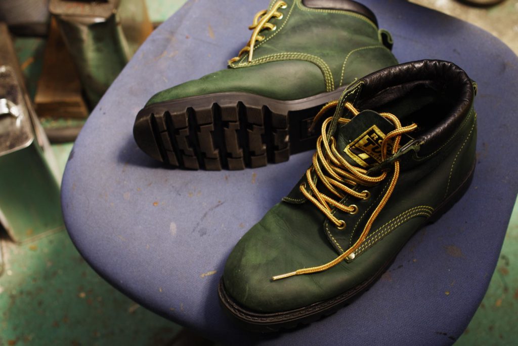 石川県　O様　ビバールーツ　エンジニア系ブーツ　オールソール修理　Vibram#100　本革ウェルト　ミッドソール2枚のサムネイル