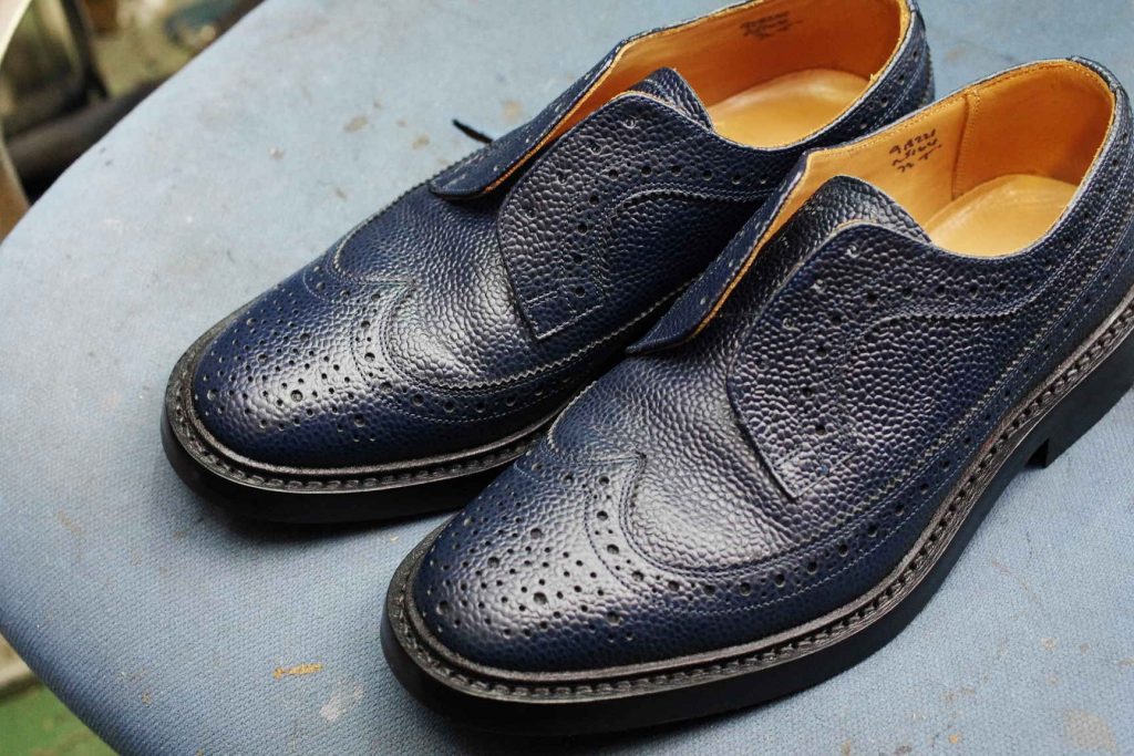 滋賀県　S様　Tricker’s　トリッカーズ　紳士革靴　染め替え　濃紺から黒へ　エアースプレーガンのサムネイル