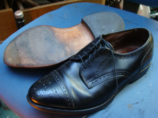 紳士革靴　アレン・エドモンズ　オールソール修理　革ソールをリッジウェイにして欲しいってことで・・・。のサムネイル
