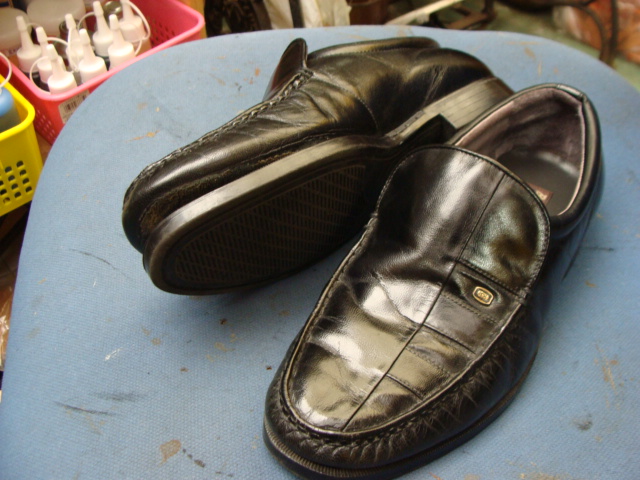 紳士靴　ウレタン一体型ソール　剥がれ修理のサムネイル