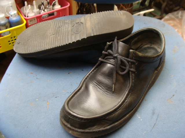 Clarks　クラークスワラビー　リピーターの方　もう8年も前に修理した靴のサムネイル
