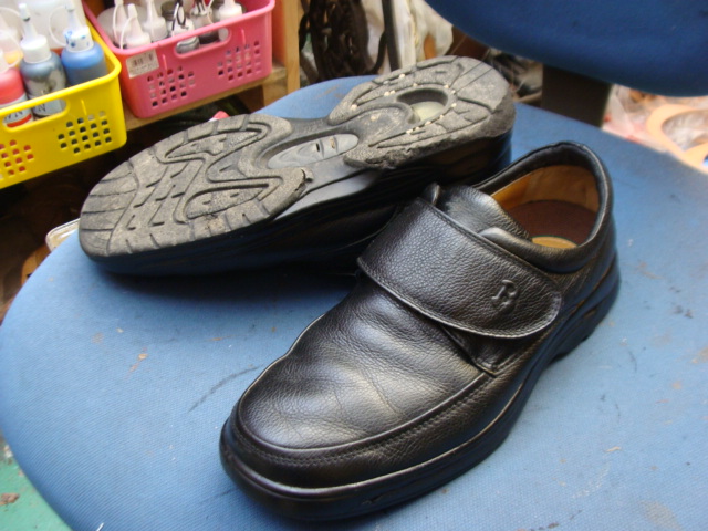 紳士革靴　ウォーキング系　加水分解　ソール交換のサムネイル