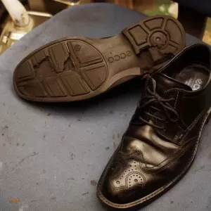 東京都　A様　ECCO　エコー　ウィングチップ紳士革靴　オールソール修理　加水分解　Vibram#430にてのサムネイル