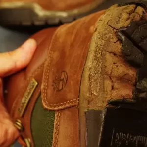 貴方が新たな冒険を始める前に – 靴修理の魅力について考えてみるのサムネイル