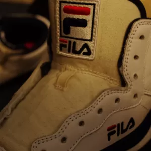 長崎県　K様　FILA　フィラスニーカー　ベロ（たん）表皮張り替え　本革　八方ミシンのサムネイル